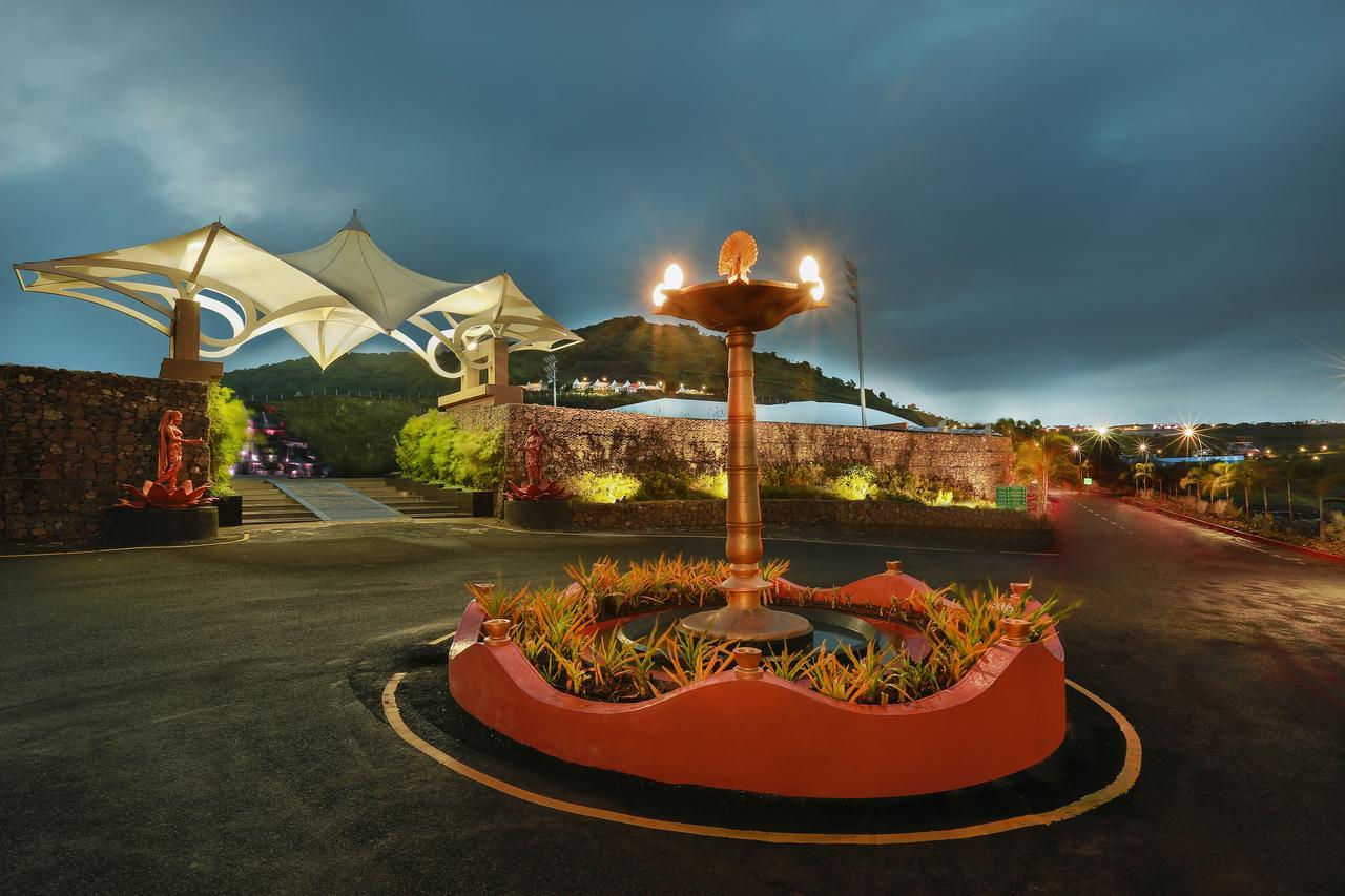 Sunnys World Hotel Pune Exterior foto