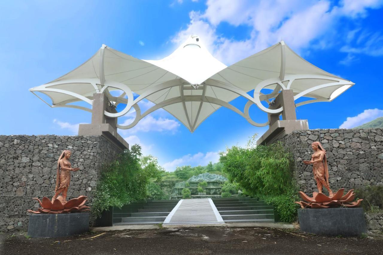 Sunnys World Hotel Pune Exterior foto